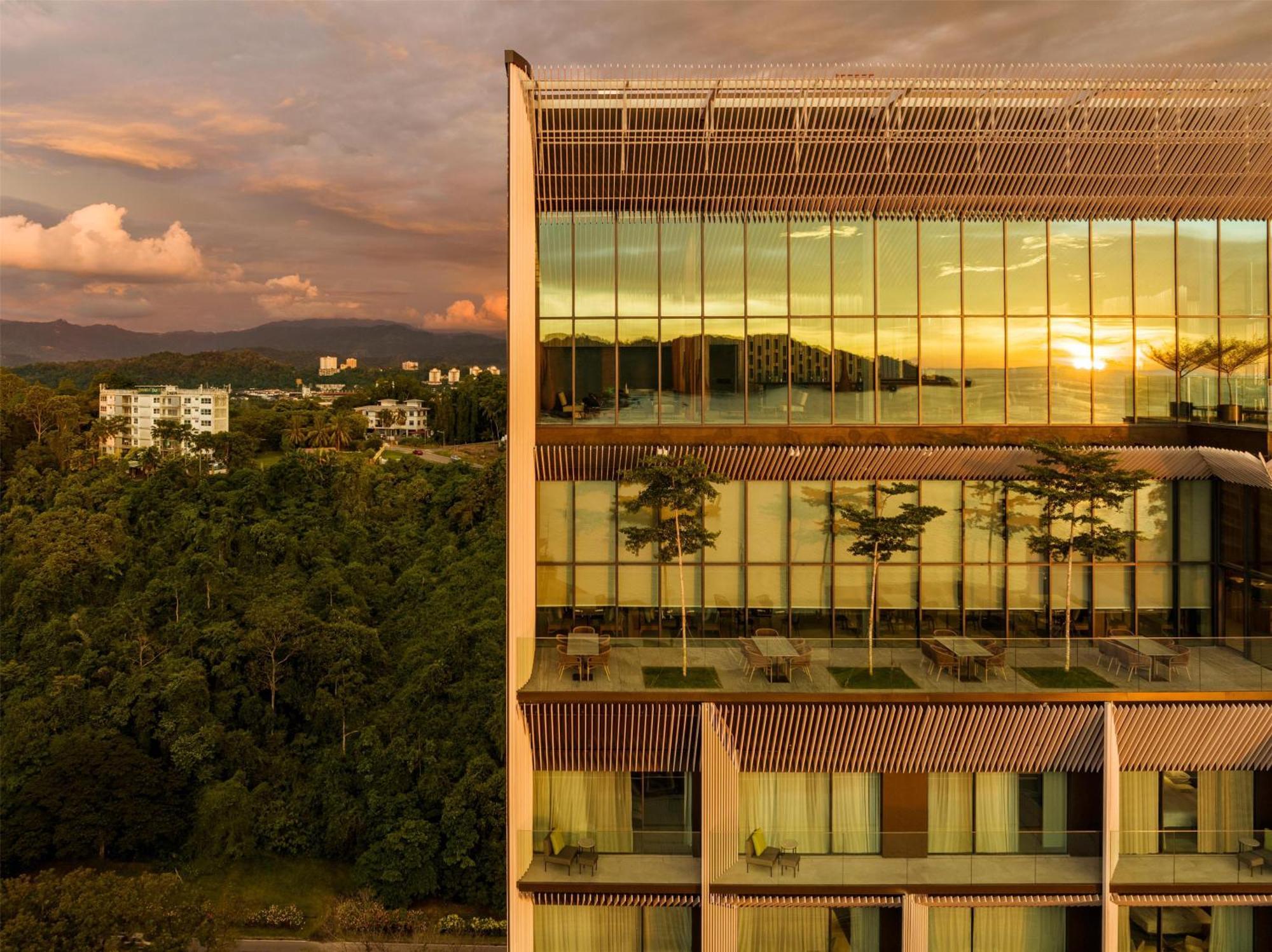 Hyatt Centric Kota Kinabalu 호텔 외부 사진